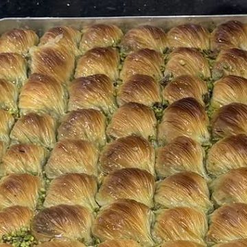 Fıstıklı midye baklava